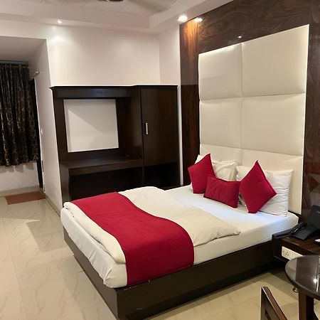 Hotel Sun International New Delhi Extérieur photo