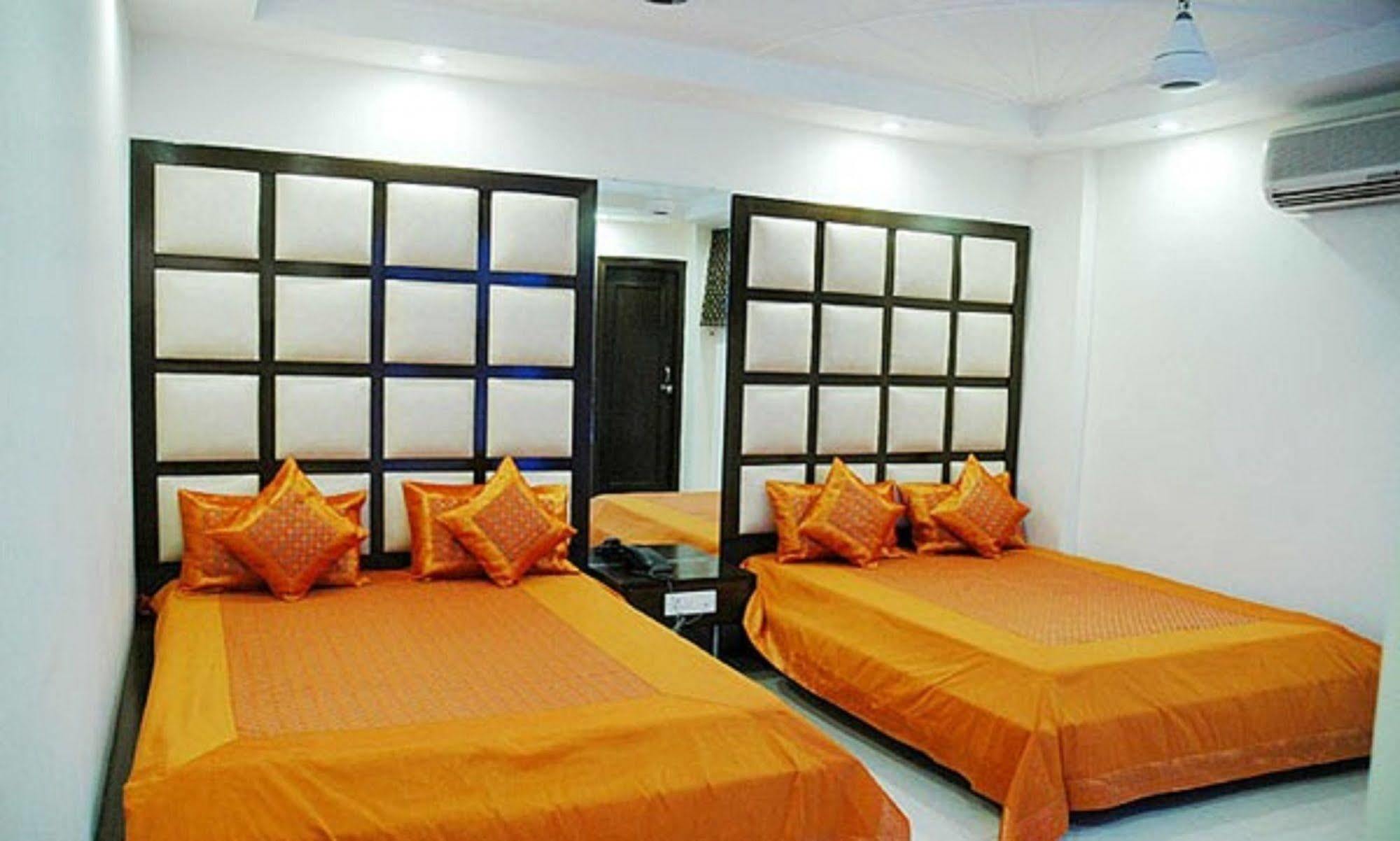 Hotel Sun International New Delhi Extérieur photo